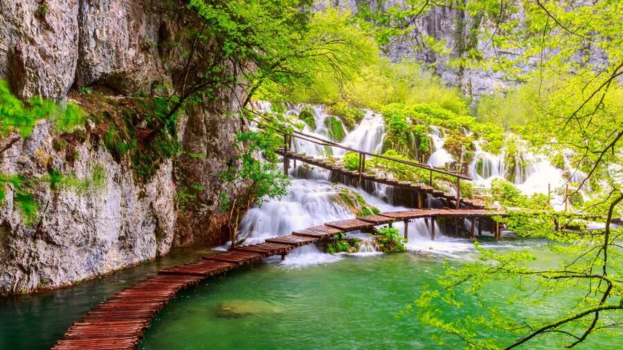 From Split: Transfer to Zagreb with Stop at Plitvice Lakes - Four and a half hours among the Plitvice Lakes