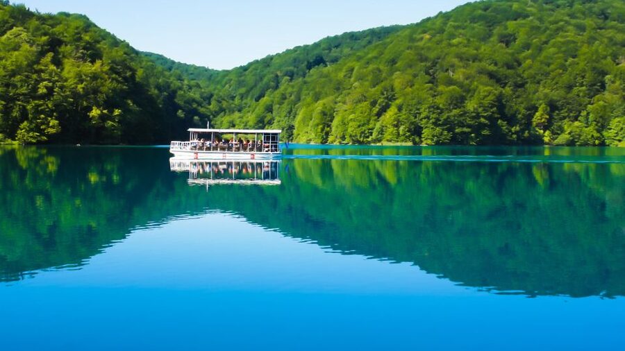 From Split: Transfer to Zagreb with Stop at Plitvice Lakes - Boat ride or panoramic train through the park