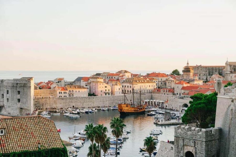 From Split/Trogir: Dubrovnik Guided Tour with a Stop in Ston - The real trade-off: Dubrovnik in one day from Split