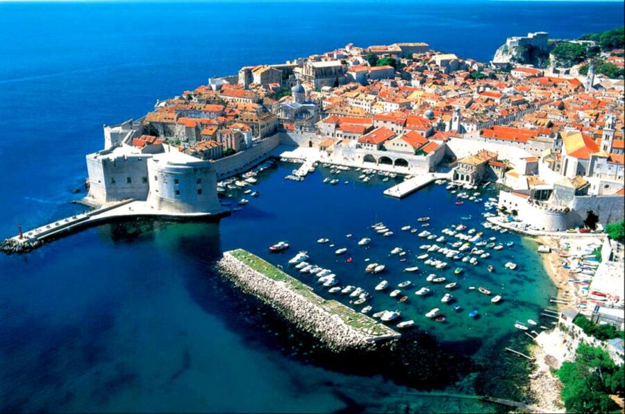 From Split/Trogir: Dubrovnik Guided Tour with a Stop in Ston - Entering Dubrovnik through the Stradun