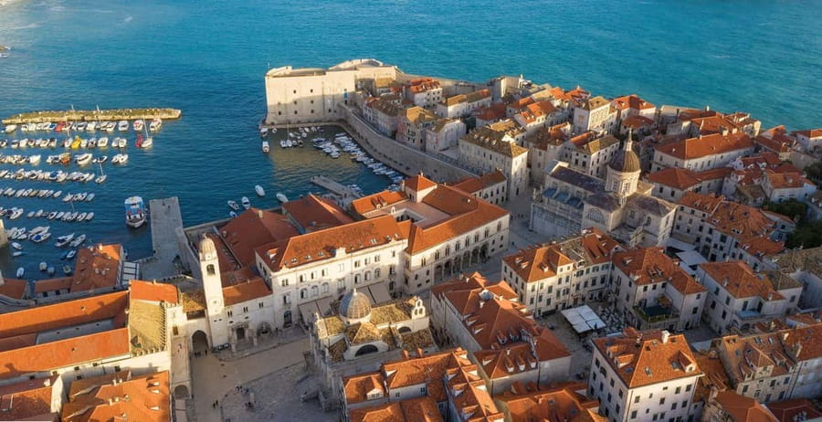 From Split/Trogir: Dubrovnik Guided Tour with a Stop in Ston - City walls, gates, and Adriatic views