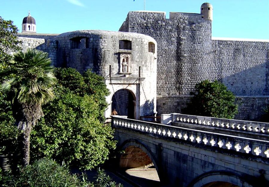 From Split/Trogir: Dubrovnik Guided Tour with a Stop in Ston - Three free hours: use them with a plan