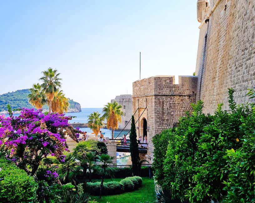 From Split/Trogir: Dubrovnik Guided Tour with a Stop in Ston - Ston: a short pause with a big view