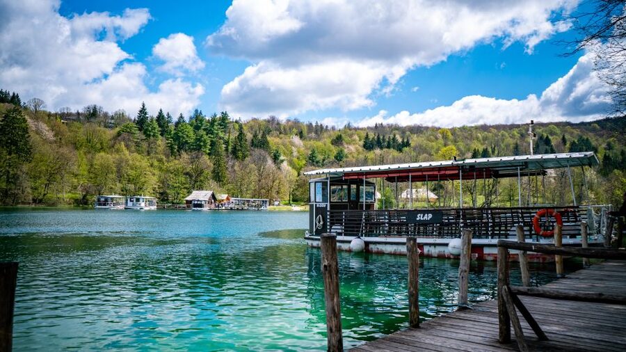 From Split/Trogir/Omiš: Plitvice Lakes Guided Group Tour - The boat ride and panoramic train