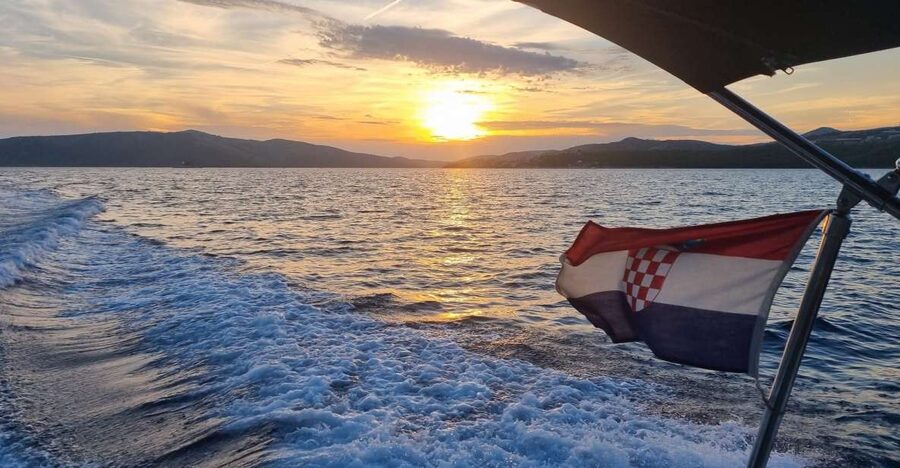 From Trogir: 3 islands half day tour with Blue Lagoon - A fast start from Kamerlengo Castle