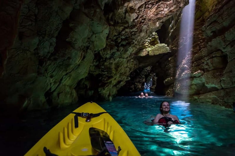 From Zadar: Full-Day kayak adventure in Dugi Otok - Paddling along cliffs, bays, and caves