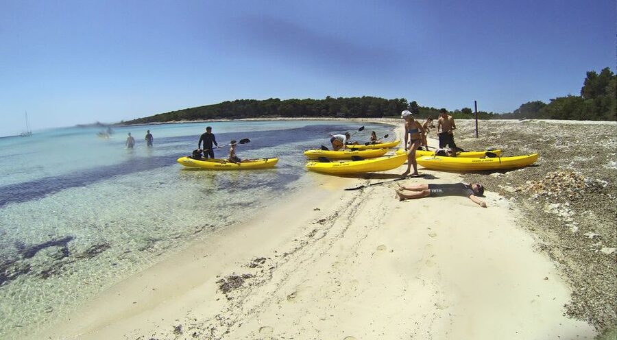 From Zadar: Full-Day kayak adventure in Dugi Otok - Sakarun Beach and a game of picigin