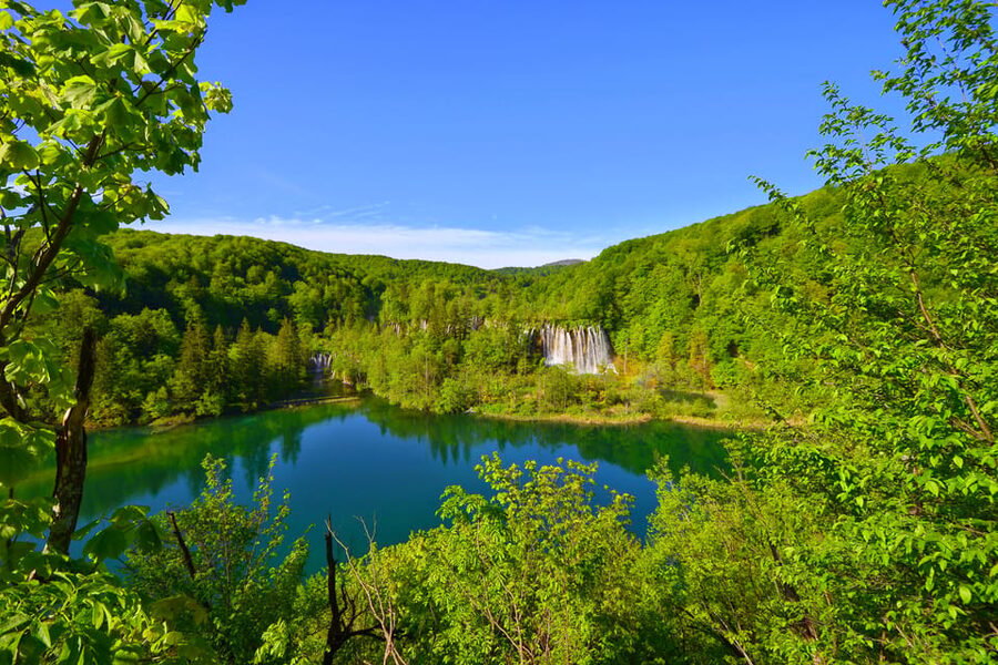From Zadar: Plitvice Lakes Day Tour - Guide support without a tightly scripted day