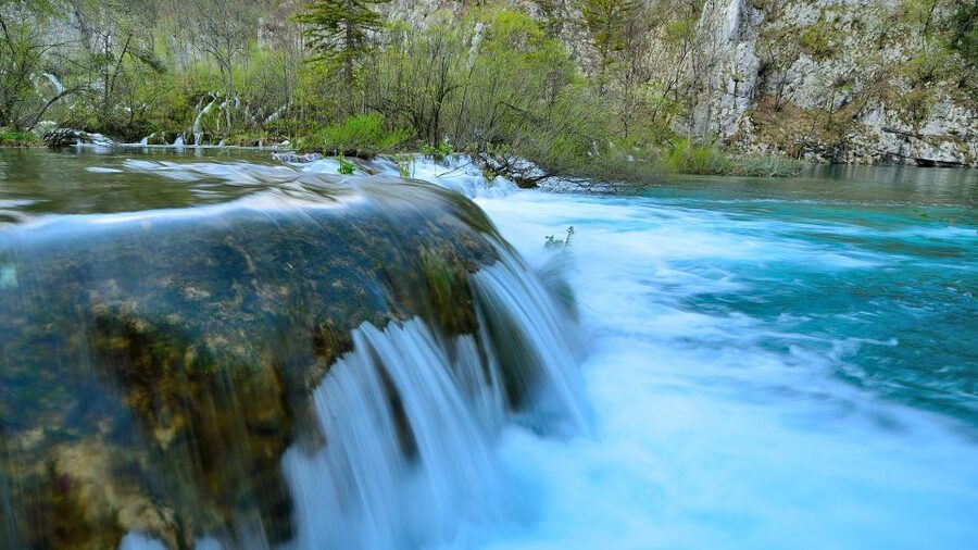 From Zadar: Plitvice Lakes National Park Tour - Walking, weather, crowds, and what to pack