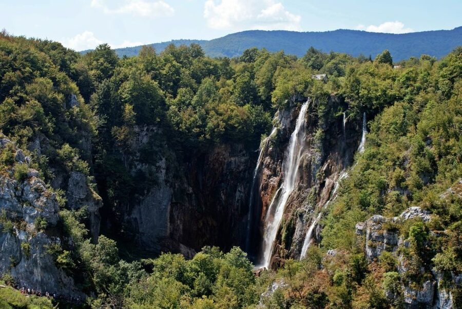 From Zadar: Plitvice Lakes National Park Tour - Meeting in Zadar and settling into the coach