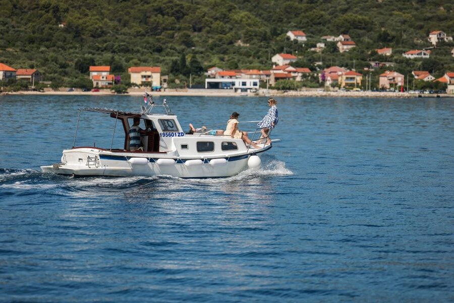 From Zadar: Private Boat Tour to Croatian Islands - Kostanj and Frnaza, two route choices