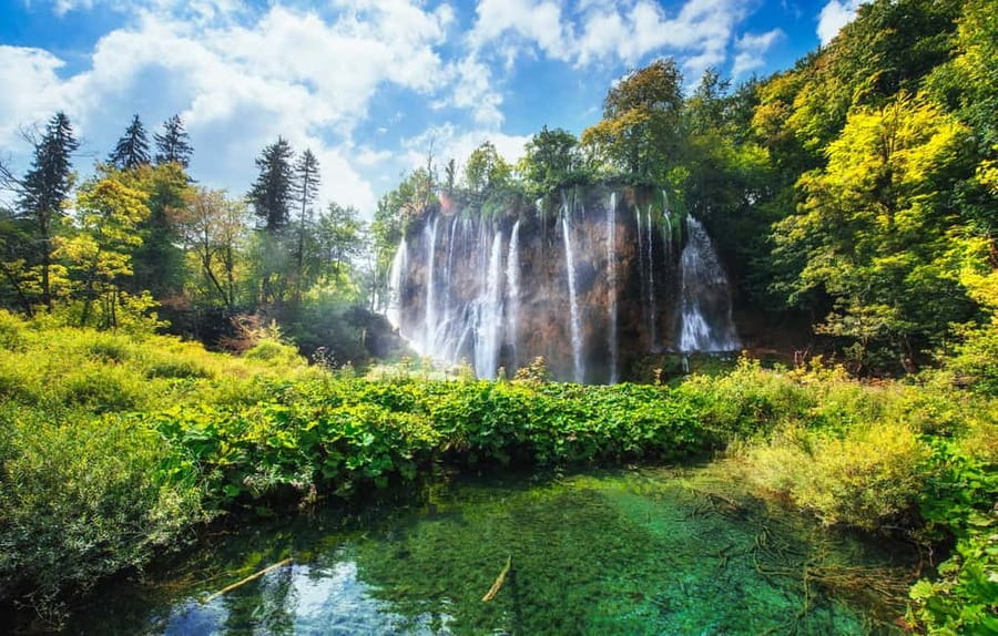 From Zagreb: Plitvice Lakes National Park Tour with Tickets - What the guide adds to the day