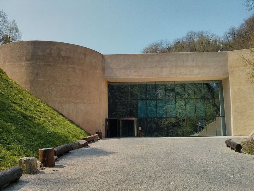 From Zagreb: Prehistoric and Medieval Croatia Tour - Varaždin: streets, coffee, and the toe of St. Grgur
