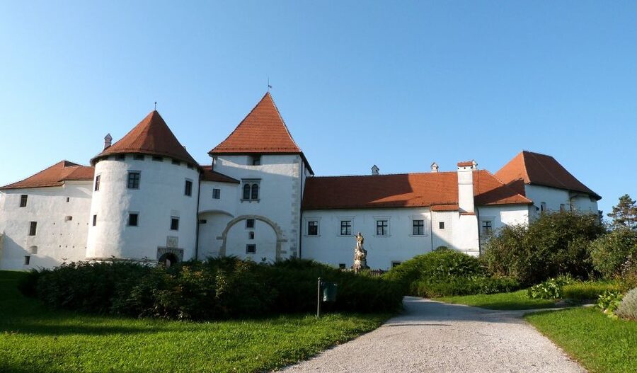 From Zagreb: Prehistoric and Medieval Croatia Tour - What the $402 price means for two people