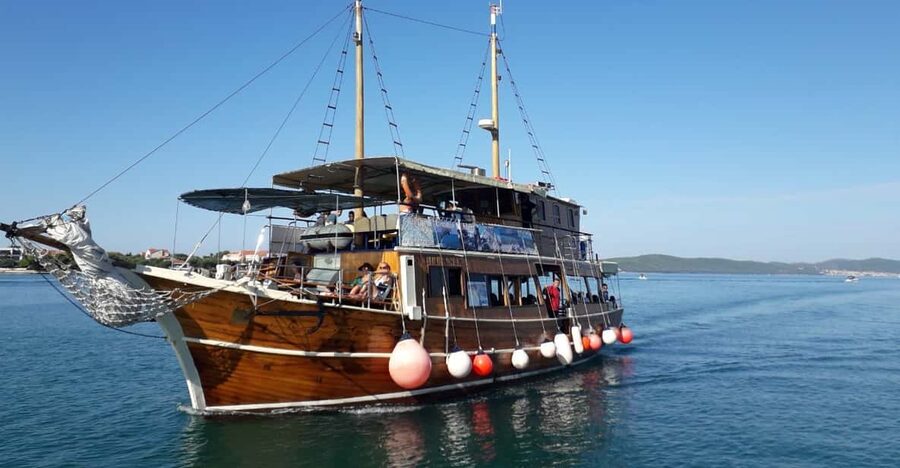 Full-day boat trip from Zadar and Sukošan to Kornati NP - The first views: bridges, farms, and the Middle Channel