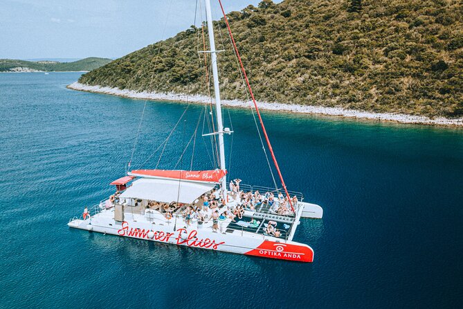 Full-Day Catamaran Cruise to Hvar & Pakleni Islands with Food and free Drinks - Leaving Split at 8:30 in the morning