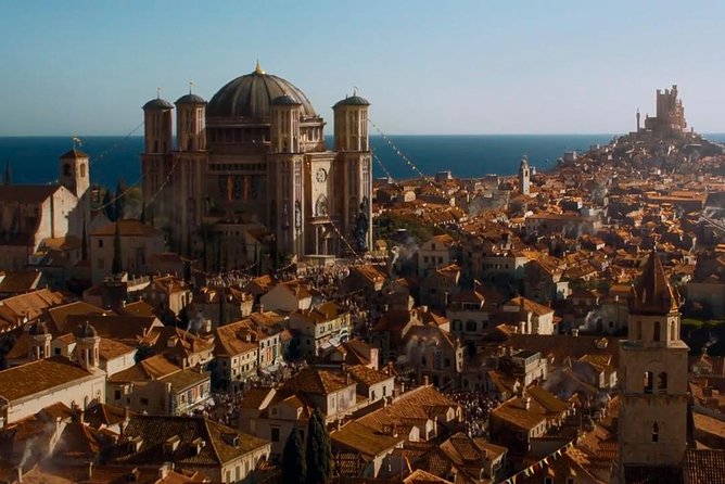Game of Thrones Extended Tour with Swords and Props - The Jesuit staircase and the Walk of Shame
