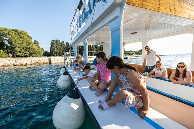 Glass boat tour Fažana with swimming stop - What the glass bottom adds for families