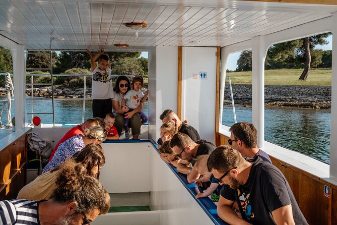 Glass boat tour Fažana with swimming stop - Who should book the Rio Boat trip?