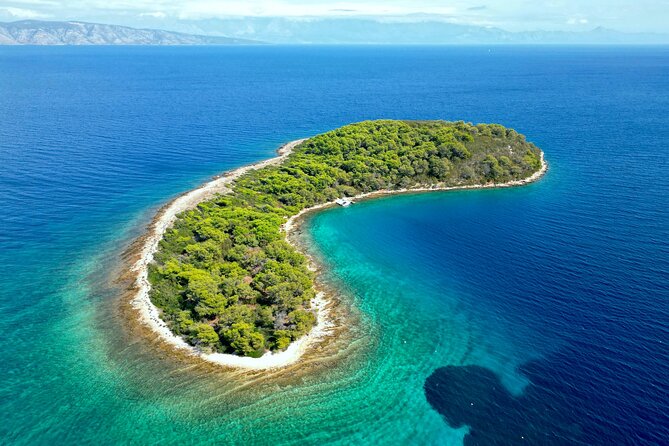 Golden Horn Beach & North Shore of Hvar Island Private Boat Tour - Cruising from Makarska to Zlatni Rat