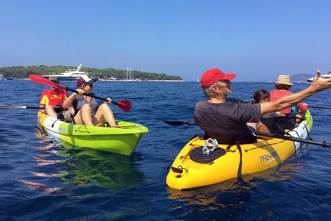 Guided kayaking tour to Pakleni islands - A restaurant stop at Tri Grede