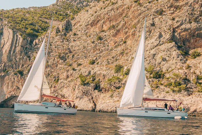 Half Day Sailing on a comfort yacht around Hvar and Pakleni islands- small group - Weather, cancellations, and communication
