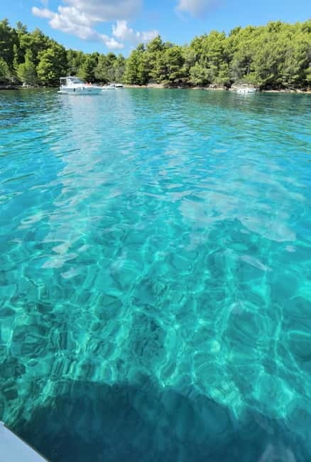 Half-day speedboat trip from Zadar with drinks - Preko: 75 minutes for coffee, a walk, or a swim