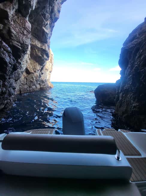 Hello Dubrovnik: Blue Cave Tour 4h - All Inclusive - A Small Group Makes the Boat Feel More Personal
