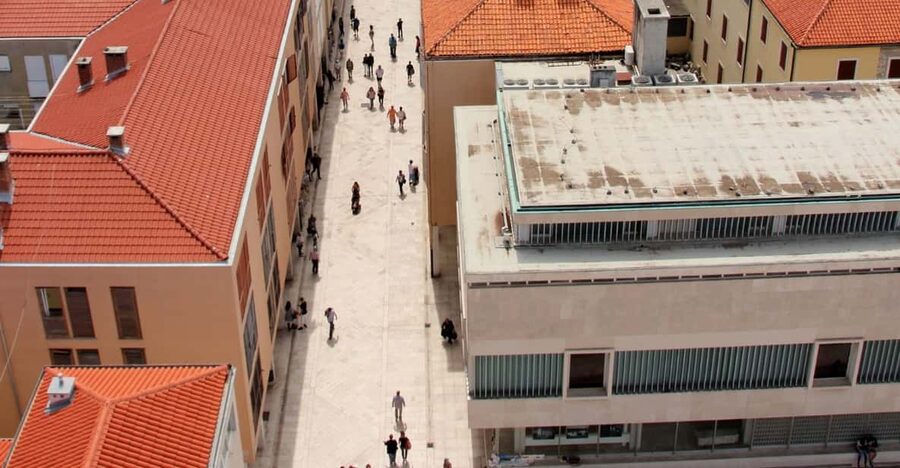 History Walking Group Tour in Old Center of Zadar - What the guide adds to a short walk