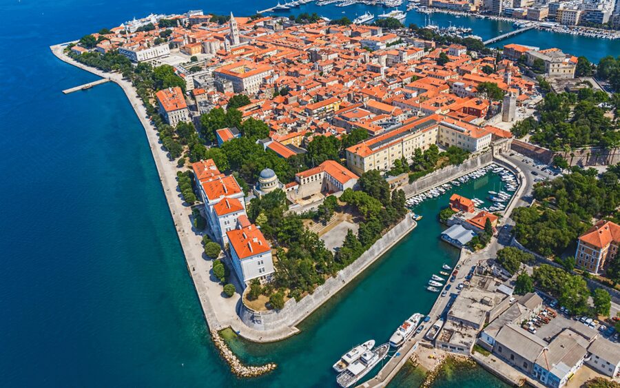 History Walking Group Tour in Old Center of Zadar - How to prepare for the 60-minute route