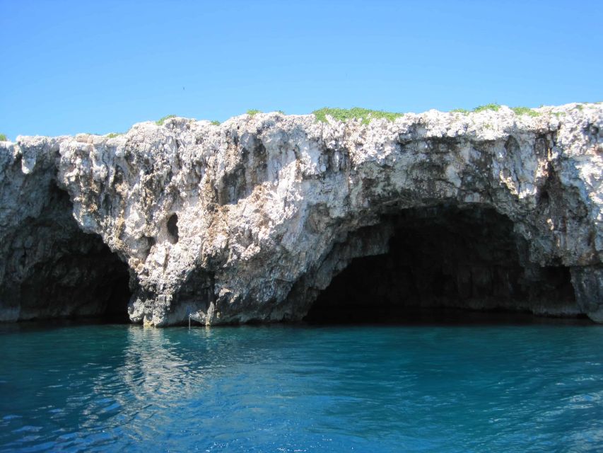 Hvar: Blue and Green Caves Boat Tour with Stiniva Beach - The Green Cave’s changing light