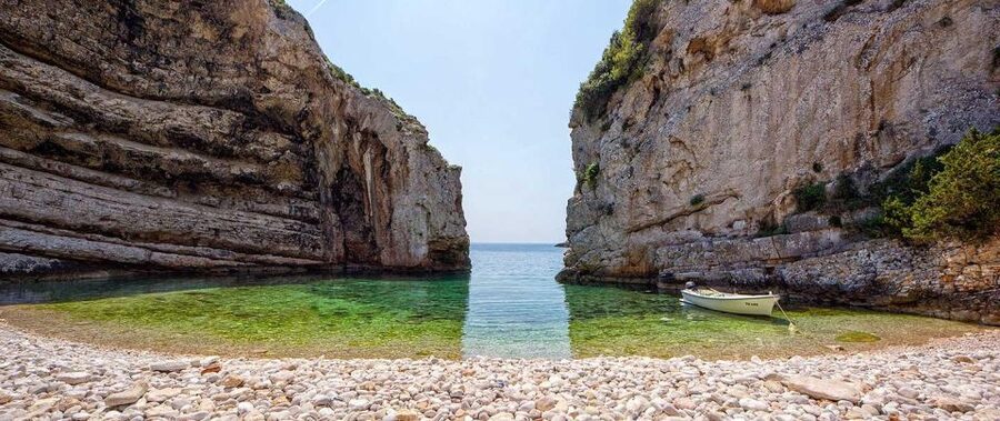 Hvar:Blue & Grenn Cave and Vis Island Private Speedboat Tour - The Green Cave on Ravnik