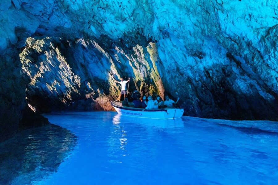 Hvar:Blue & Grenn Cave and Vis Island Private Speedboat Tour - Lunch on Vis Island