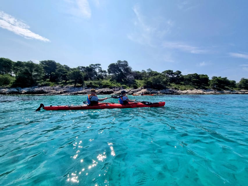 Hvar: Half day kayak tour to Pakleni islands - Starting at Šetalište put Križa 21