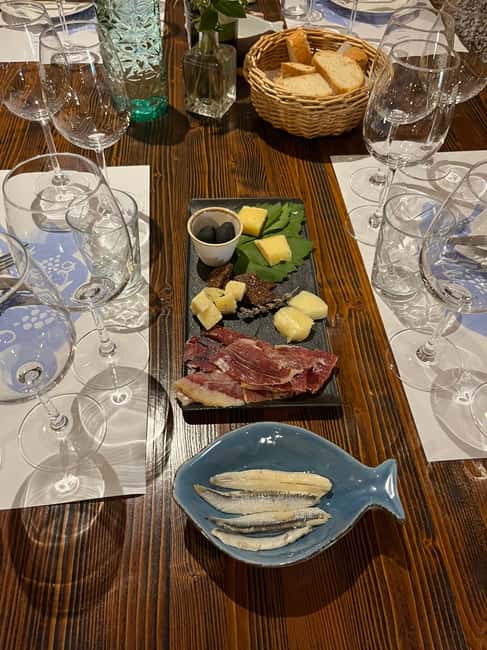 Hvar: Hvar Wine Tasting Experience - Buying bottles and olive oil