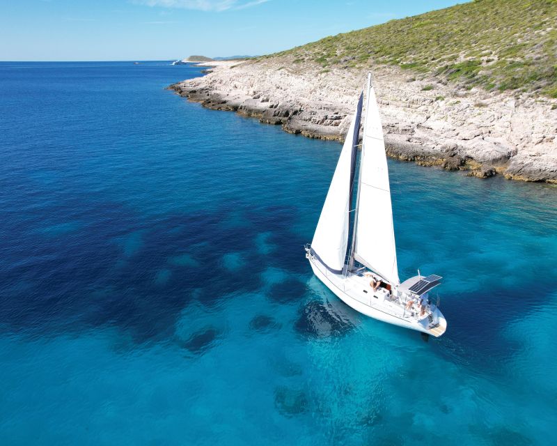 Hvar: Private Sailing Boat Trip with Swimming and Snorkeling - A boat made for comfort, not luxury