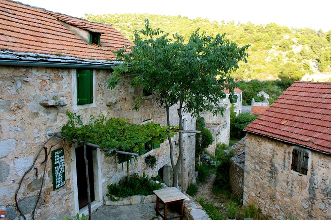 Hvar Small Group Wine Tour and Authentic Dalmatian Dinner - Malo Grablje and the Dalmatian dinner