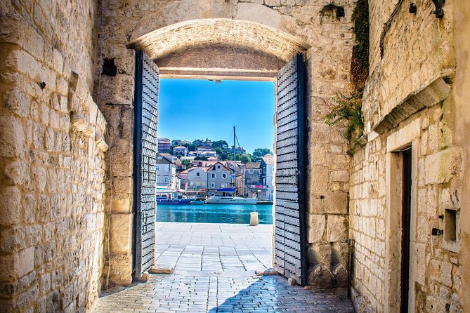 Island Hopping Boat Excursion with Lunch (Trogir,Blue Lagoon, Šolta) - Lunch with fish, meat, or vegetables