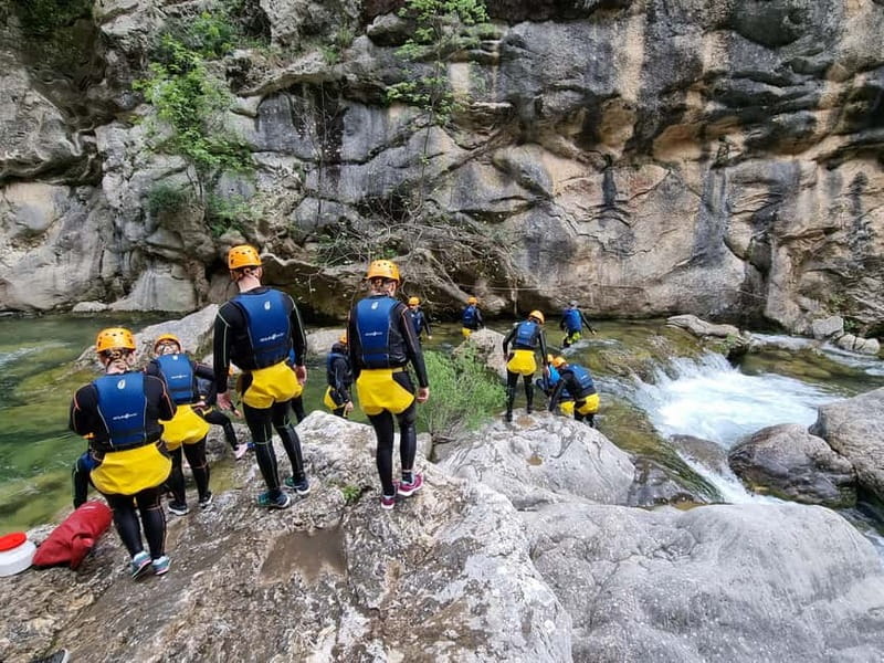 Iz Omisa/Zadvarija: Extremni Canyoning na rijeci Cetini - Water obstacles, jumps, and the character of the route