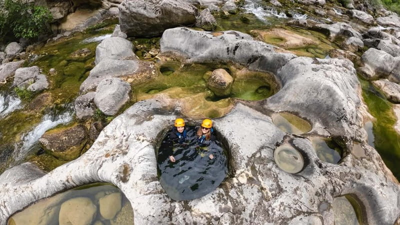 Iz Omisa/Zadvarija: Extremni Canyoning na rijeci Cetini - Three hours inside the Cetina canyon