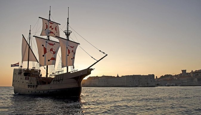 Karaka - The Best Dubrovnik Sunset Cruise (adults only) - The first view: Dubrovnik’s walls from the sea