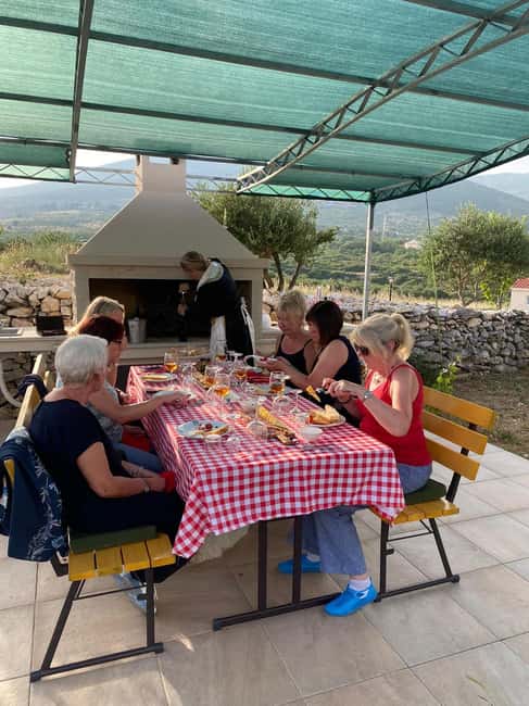 Kastela: Wine & Olive Tasting Tour w/Delicacies & Live Music - Traditional songs and a personal welcome