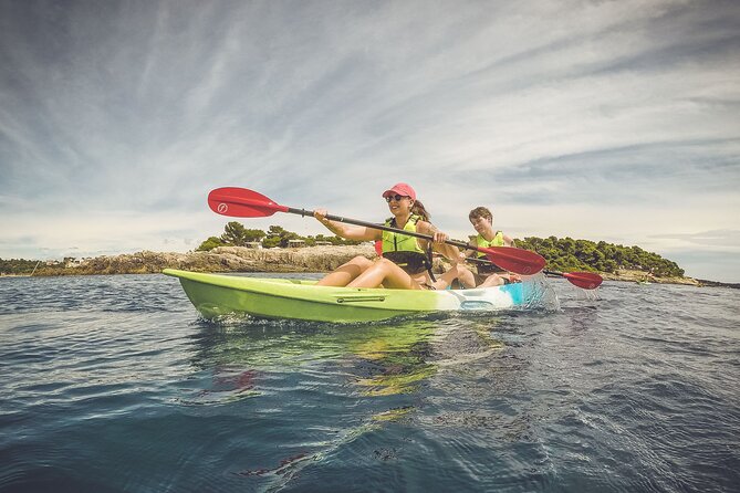 Kayak tour in Pula to Valley of Tears/free drinks+photos included - Cliff jumping with sensible limits