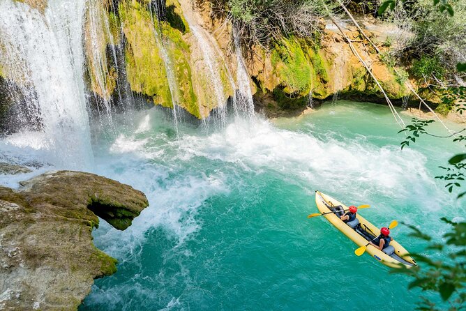 Kayaking Mrežnica river - Waterfalls, drops, and the big choice at Milkovića slap