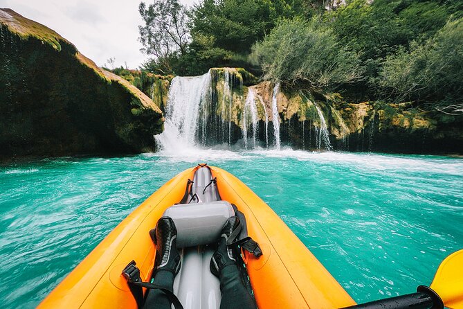 Kayaking Mrežnica river - Five kilometers through clear water and forest