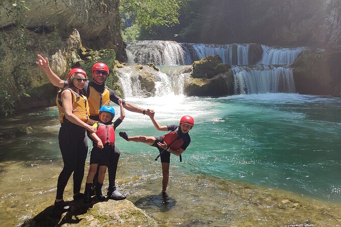 Kayaking Mreznica Waterfalls close to Plitvice Lakes - Arriving in Primišlje and getting suited up