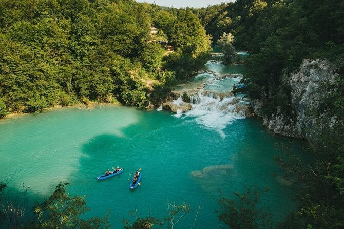 Kayaking Mreznica Waterfalls close to Plitvice Lakes - Paddling over nine waterfalls