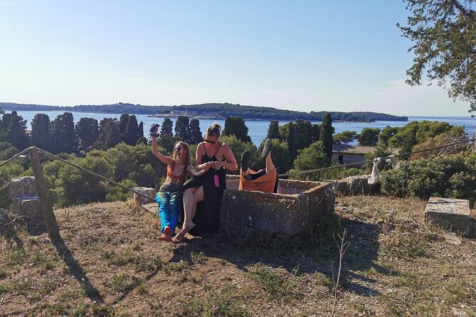 Kayaking to Island Saint Jerolim with snorkeling activitie - Beer, figs, and what is actually included
