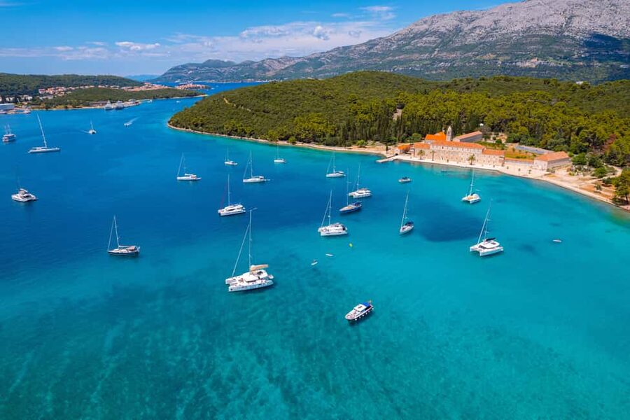 Korčula: Sail Away - tour with traditional craftmanship boat - Gubavac Beach and lunch on board