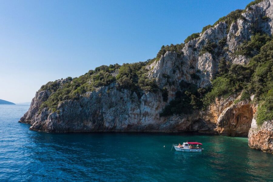 Lovran/Opatija: Swimming on Cres Island with Lunch - Smrdeća Beach and lunch on board